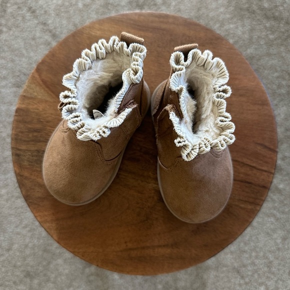 Wonder Nation Infant Girl Size 3 Brown Faux Suede Ruffle Bow Ankle Boots - Picture 6 of 10